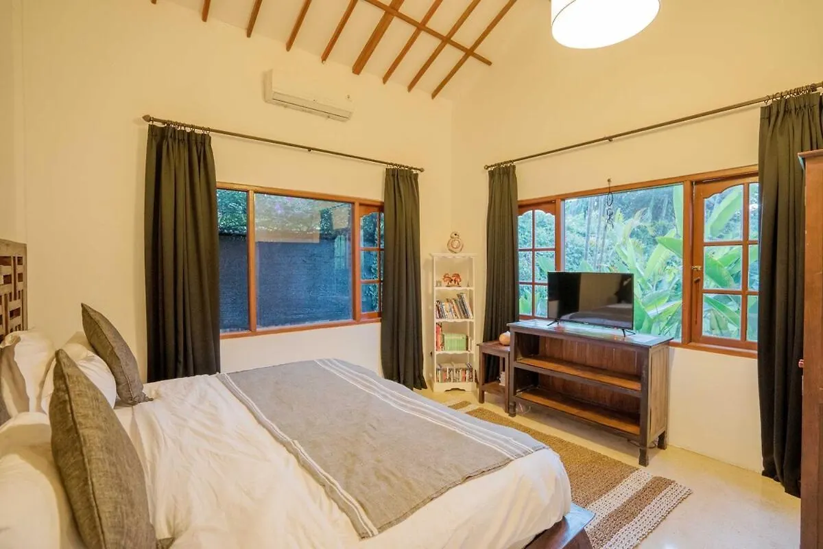 Villa Putih Seminyak Indonesia