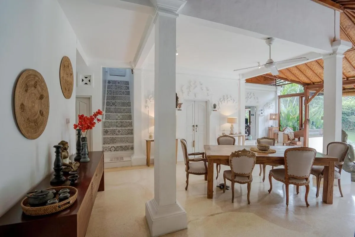 Villa Putih Seminyak