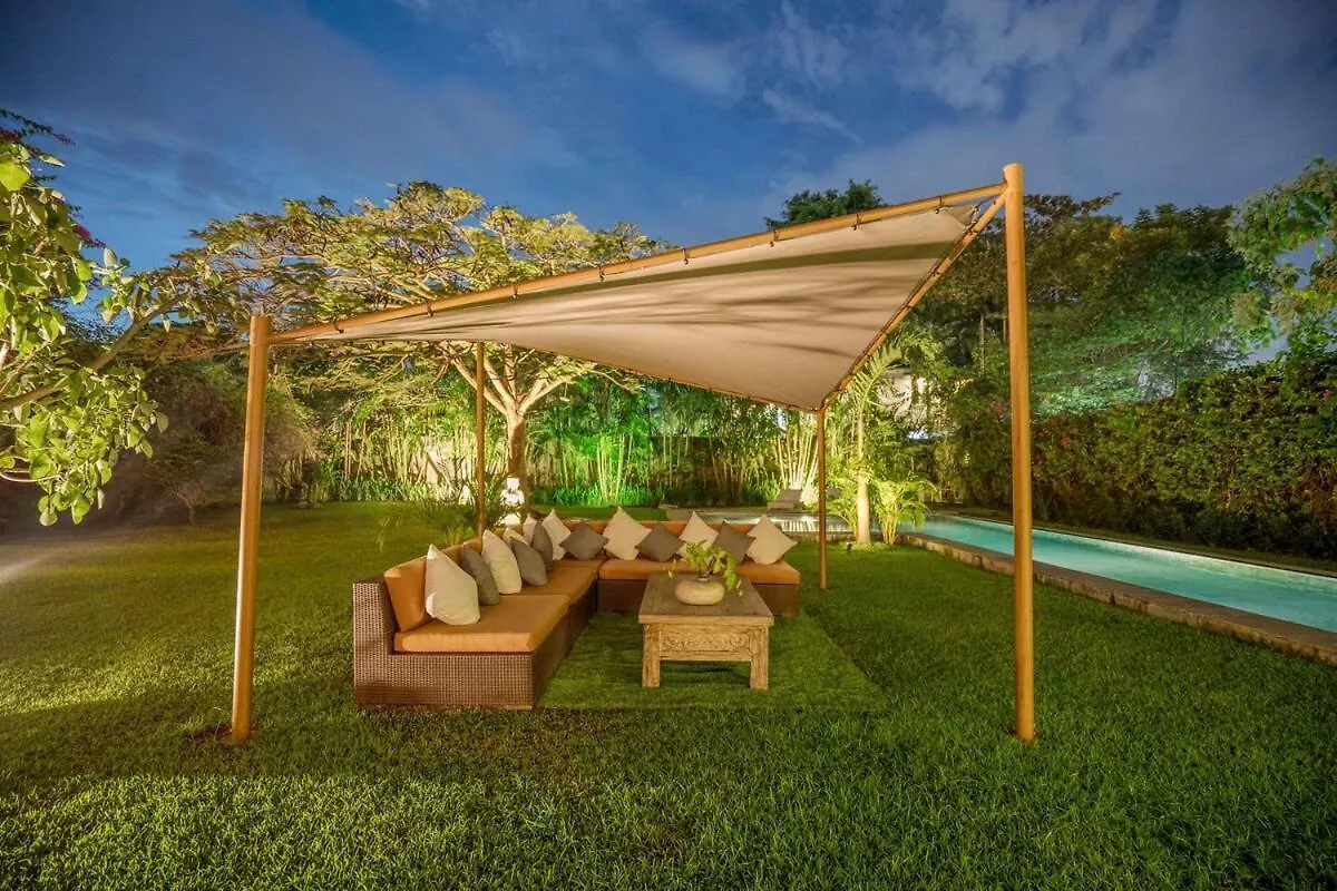 Villa Putih Seminyak
